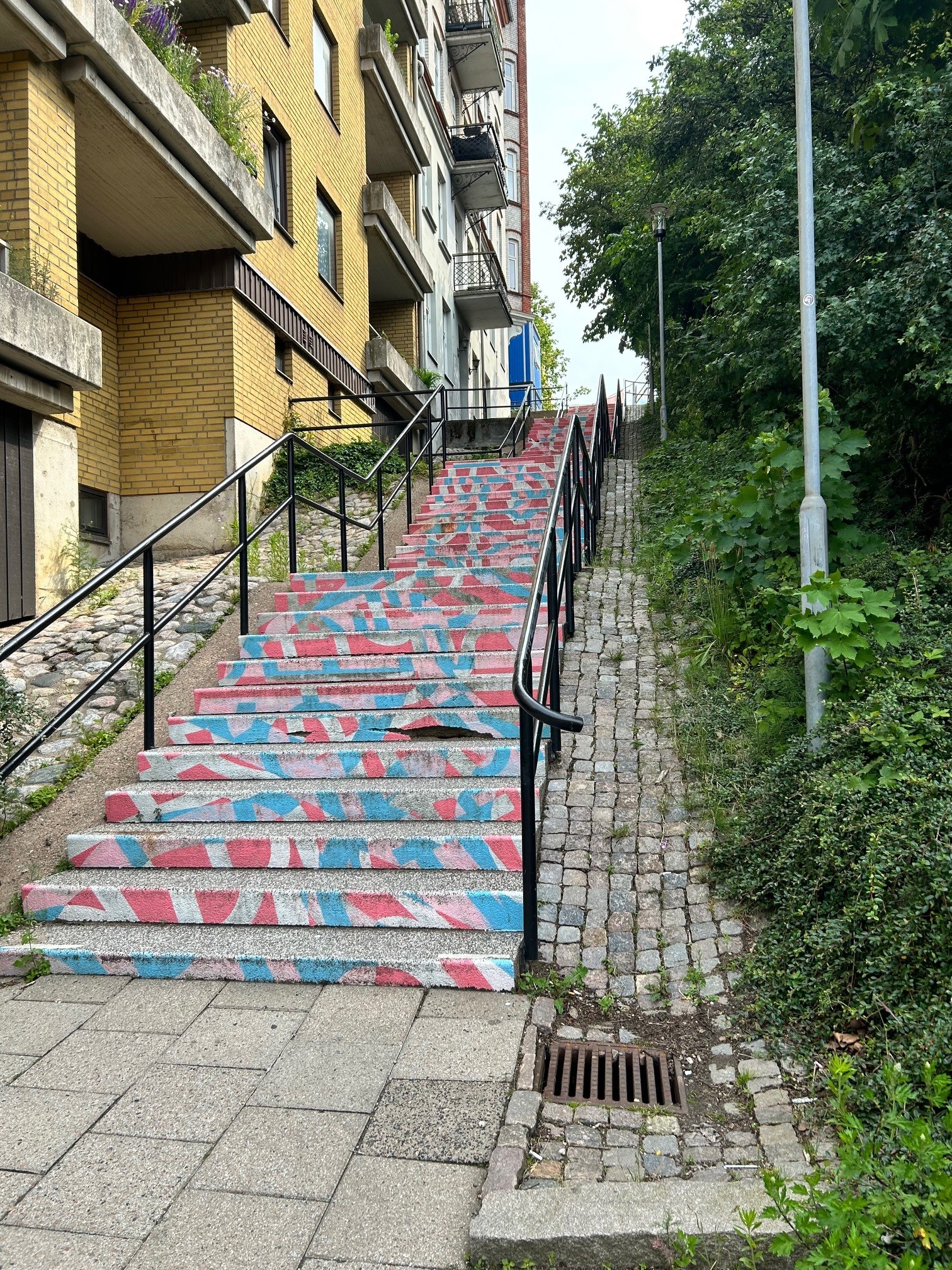 En färgglad trappa
