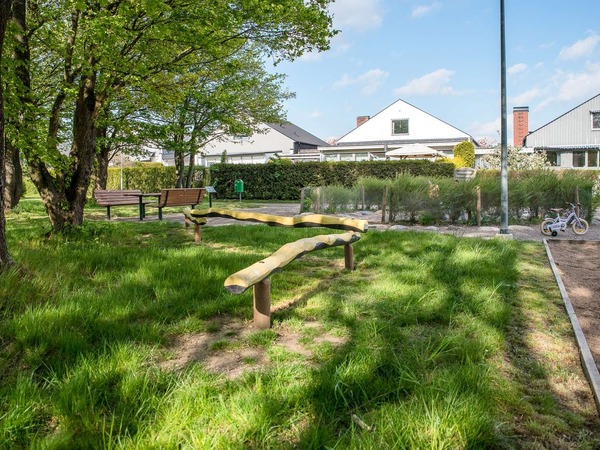 Planka för balansgång vid lekplats. 